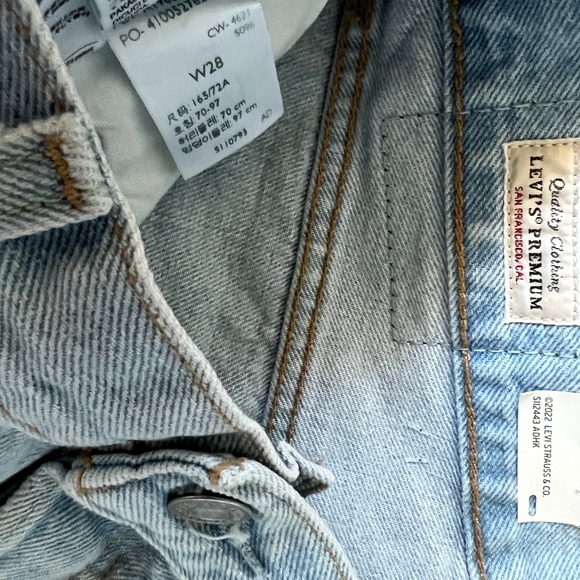 Levi's 501 90s High Rise Distressed Shorts Size 28 NWT - Picture 9 of 11